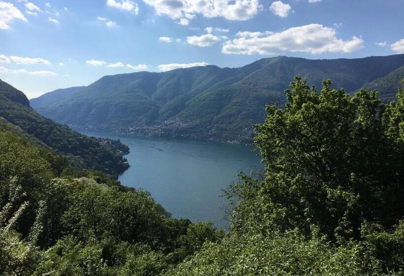 Superior room with lake view, B&b Villa Le Ortensie