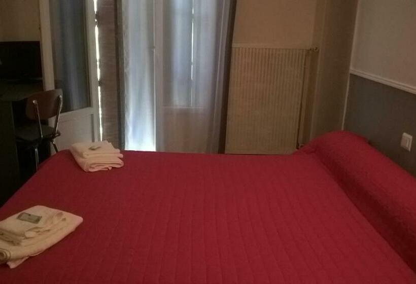 Номер Стандарт, Hôtel Restaurant Douce France