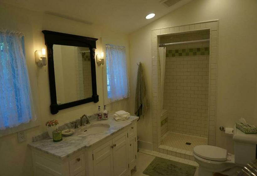 Люкс Deluxe Кровать Кинг, R&r Guesthouse