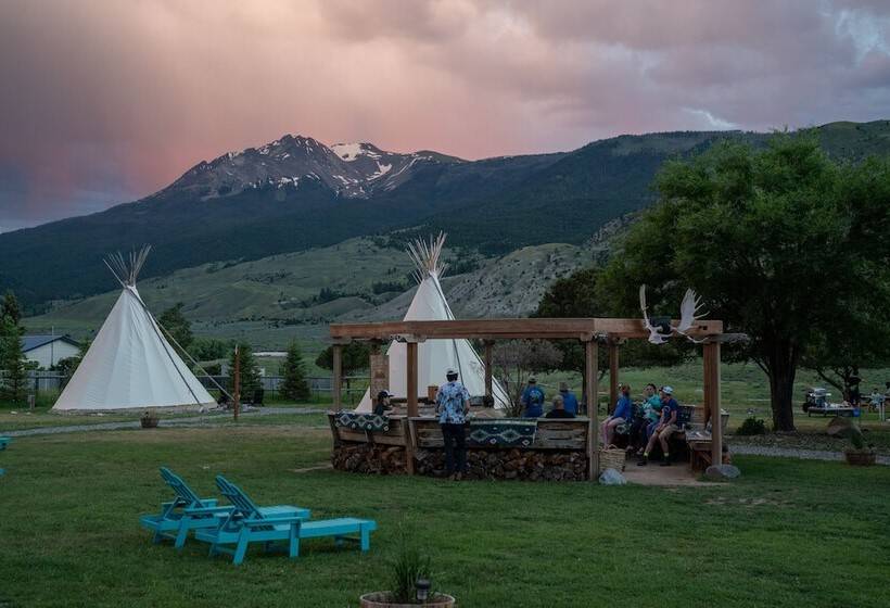 Deluxe Tent, Dreamcatcher Tipi