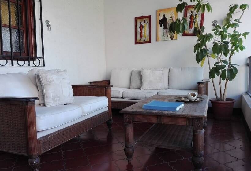 سوییت لوکس, President House Hotel   Hostel