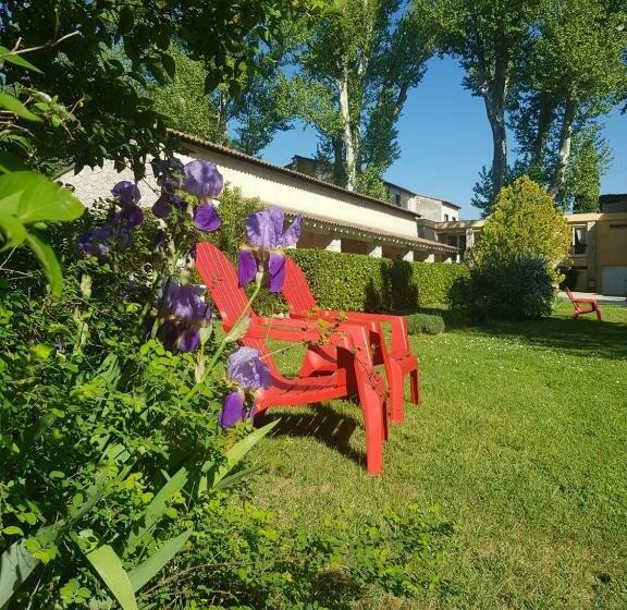 اتاق استاندارد سه نفره, Le Moulin De César