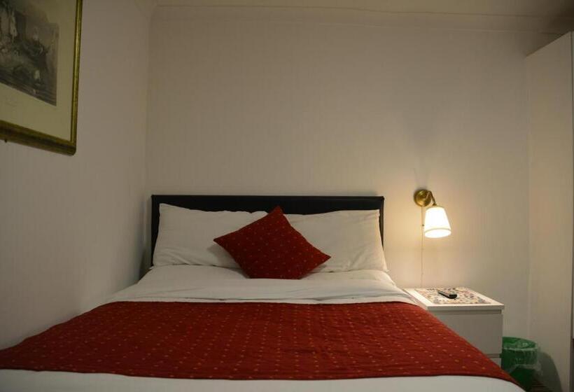 Семейный Номер, Bow Guest House