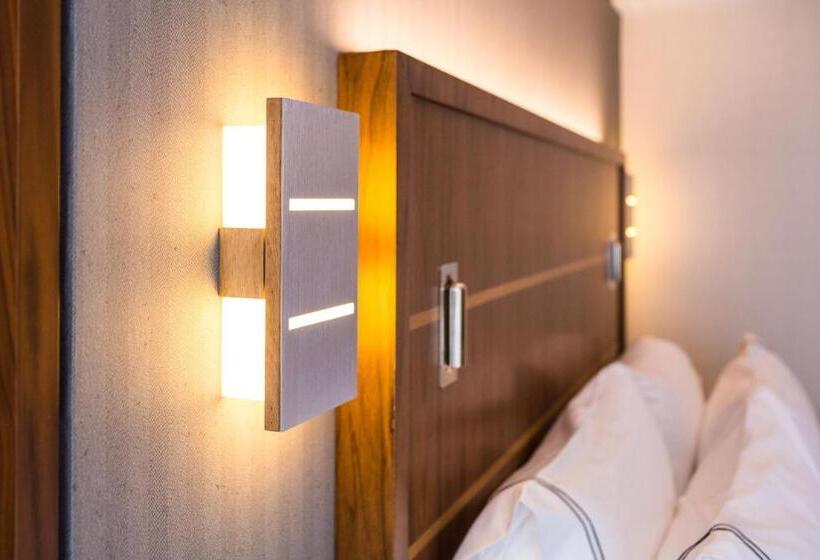 适合残疾人士使用的带超级大床的标准间, Crowne Plaza Hy36 Midtown Manhattan, An Ihg