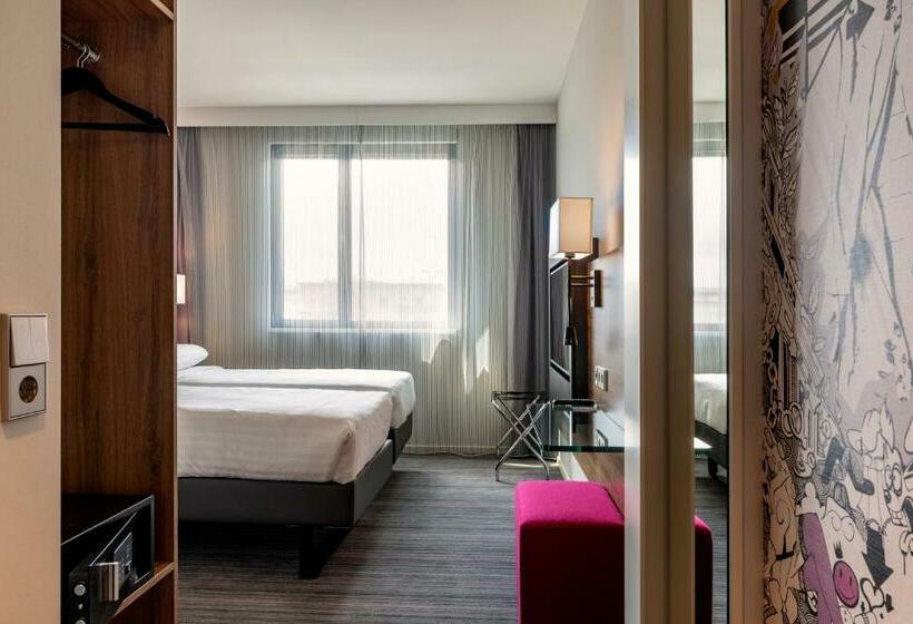 Номер Стандарт, Moxy Aberdeen Airport