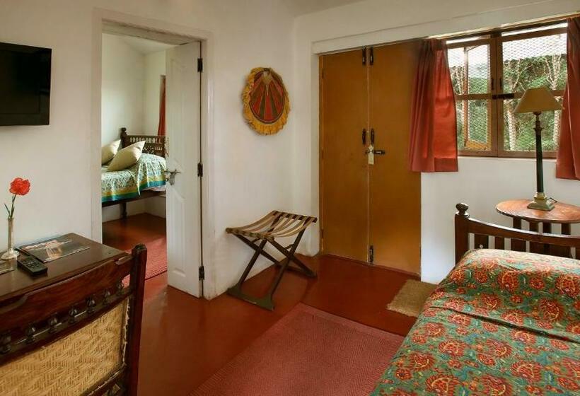 Номер Стандарт, Neemrana S Wallwood Garden