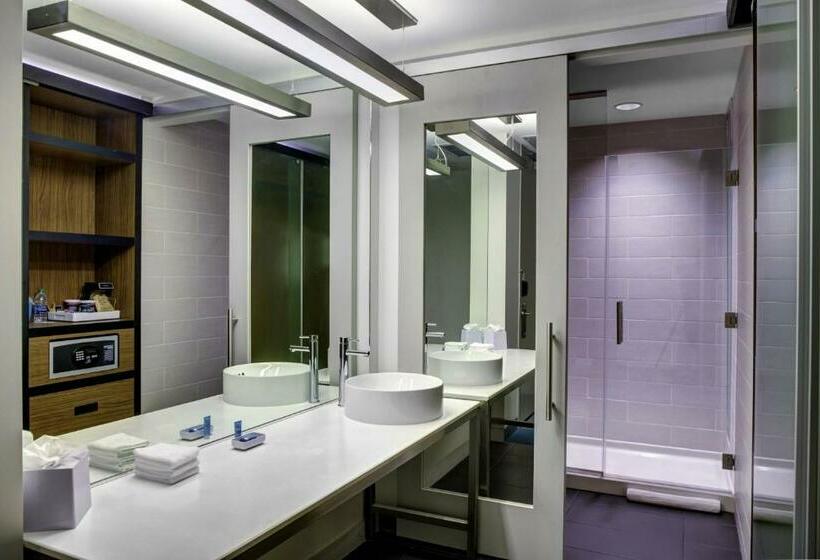 Номер Стандарт, Aloft Wichita
