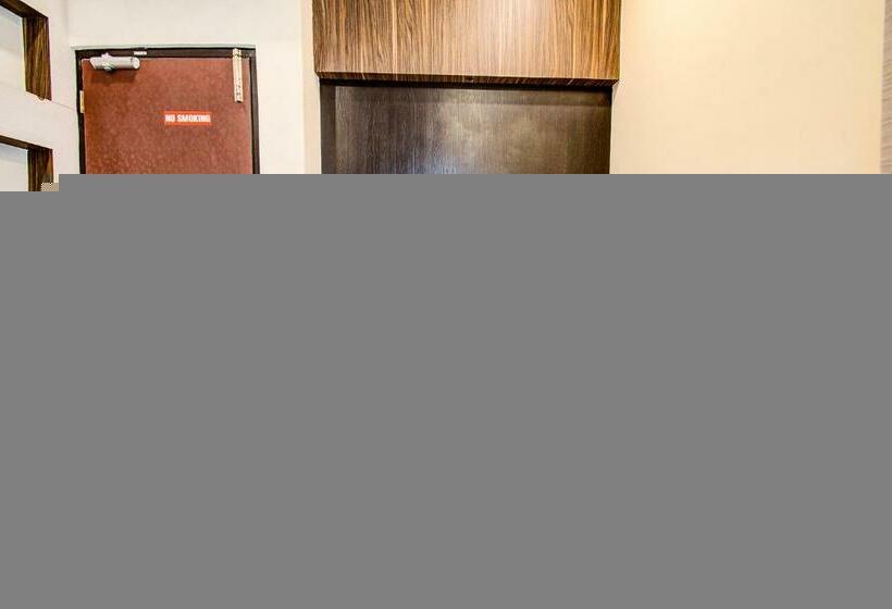 Номер Deluxe, Fabhotel Corporate Crown   Nr Jyoti Nivas University
