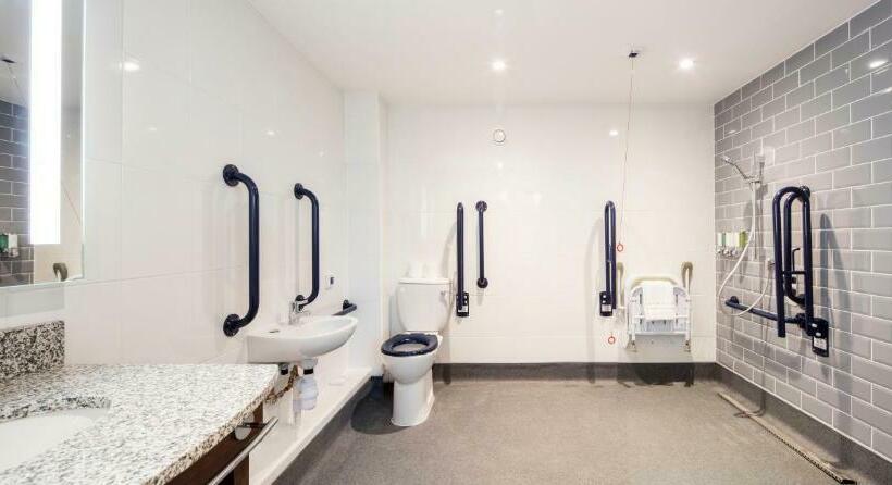 Номер Стандарт Адаптированный для Инвалидов, Hampton By Hilton Humberside Airport