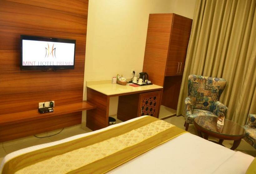 اتاق لوکس با تخت بزرگ, Mint Hotel Premia Chandigarh, Zirakpur