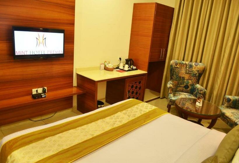 اتاق لوکس با تخت بزرگ, Mint Hotel Premia Chandigarh, Zirakpur