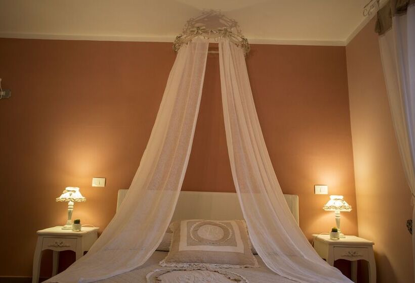 اتاق لوکس سه تخته, La Vecchia Tenenza B&b