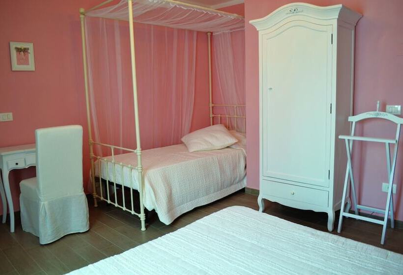 اتاق لوکس سه تخته, La Vecchia Tenenza B&b