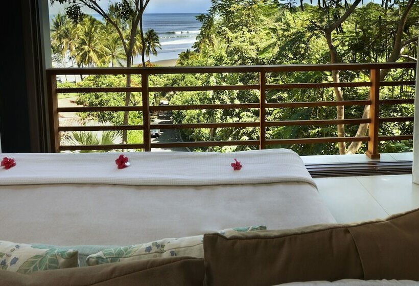 اتاق لوکس با تخت بزرگ, Las Flores Resort