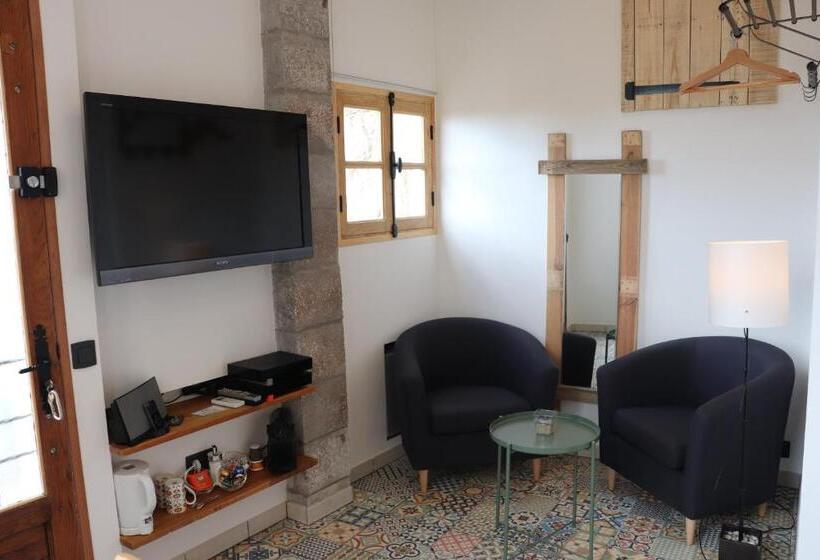 오두막, Skylark Bed & Breakfast