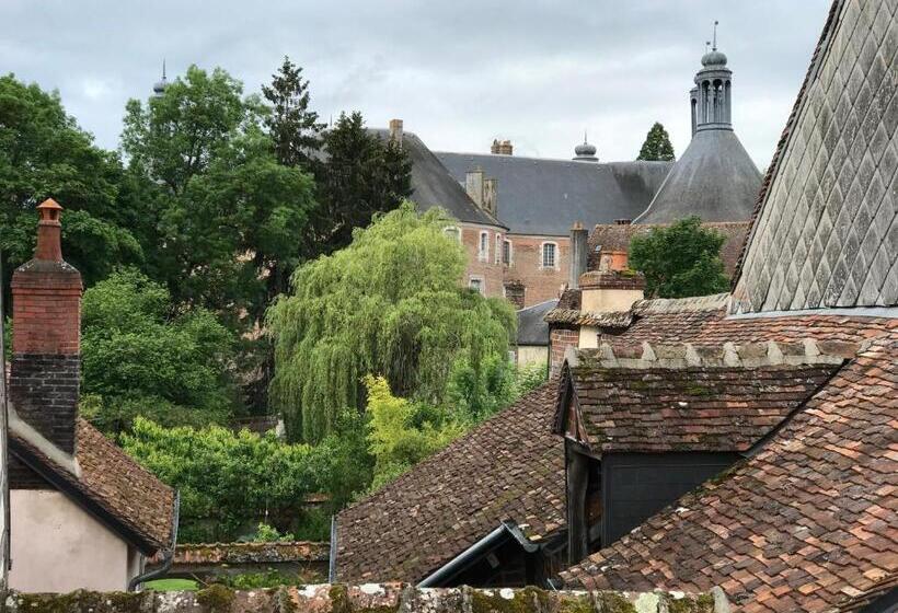 Номер Стандарт, La Maison Jeanne D Arc