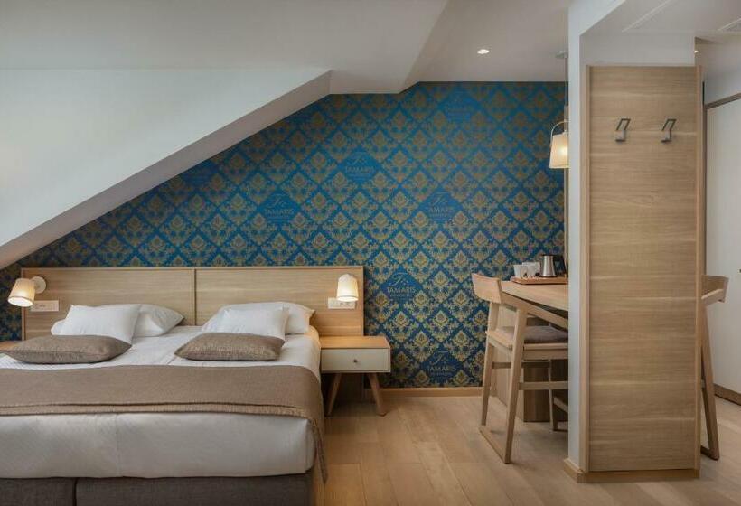 غرفة دور أخير, Tamaris