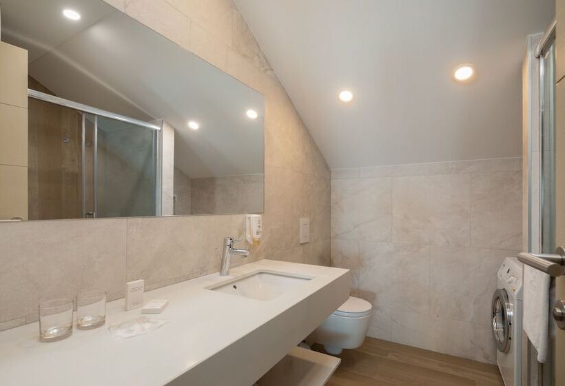 غرفة دور أخير, Tamaris