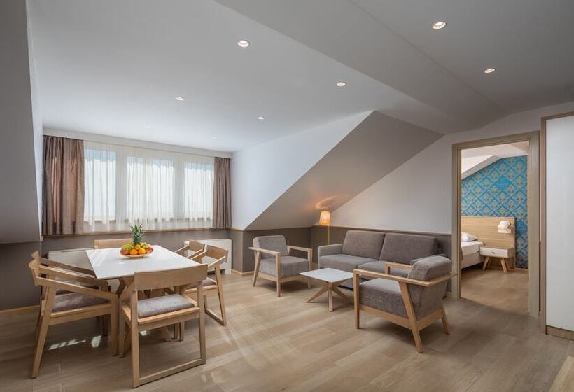 غرفة دور أخير, Tamaris