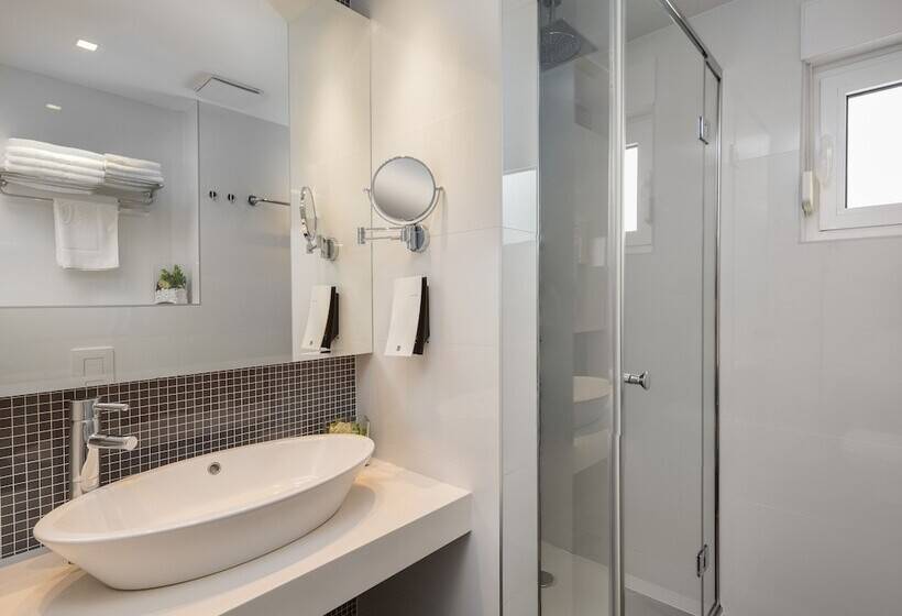 شقة غرفتين نوم إطلالة جانبية على البحر, Tamaris