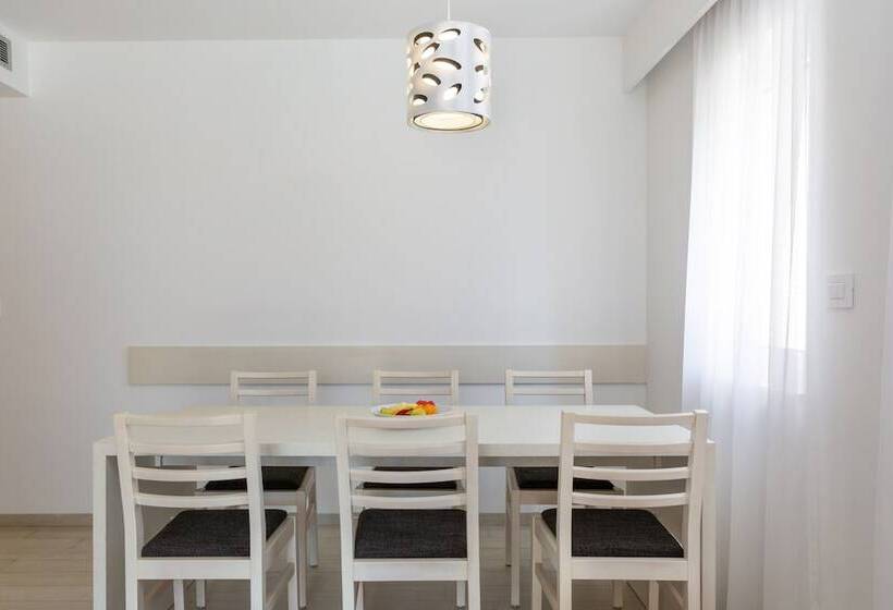 شقة غرفتين نوم إطلالة جانبية على البحر, Tamaris