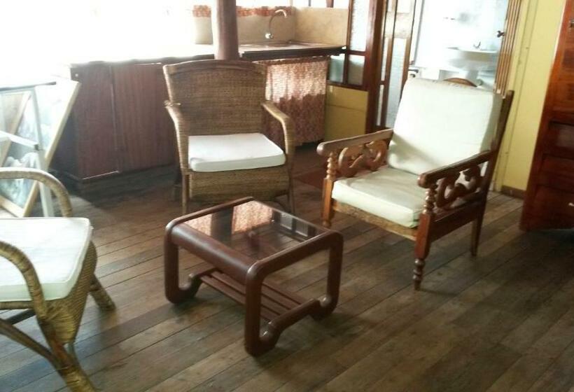 Номер Стандарт Совместная Ванная, Hostal El Parque Tababela