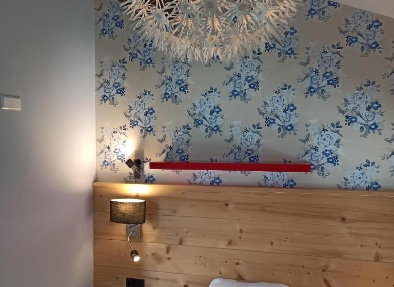 غرفة قياسية سرير ملكى, Alpenliebe Design