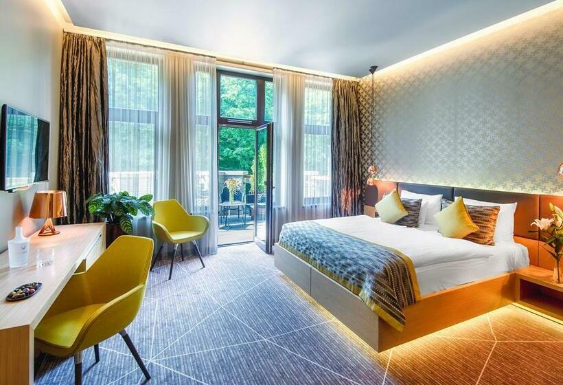 غرفة سوبيريور مزودة بشرفة, Avalon Resort & Spa