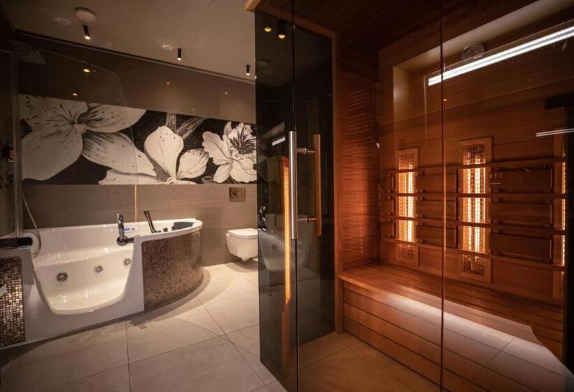 جناح, Avalon Resort & Spa