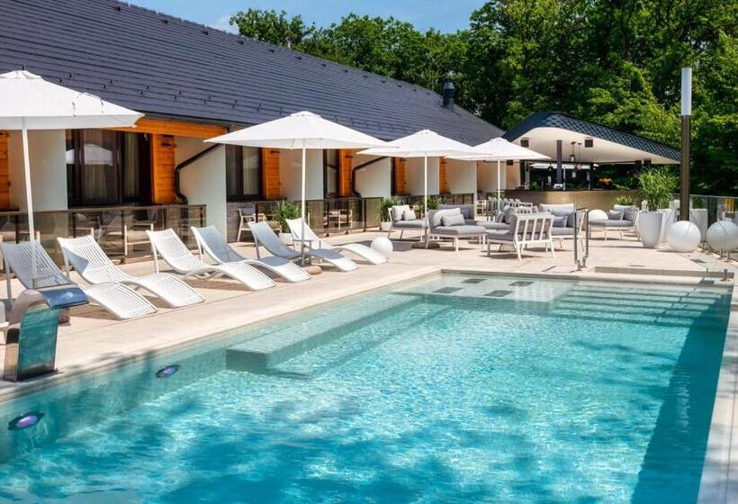 جناح مزود بجاكوزى, Avalon Resort & Spa