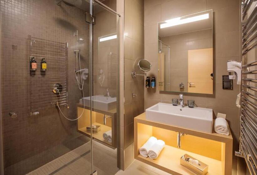 غرفة قياسية مزوَّدة بشُرفة, Avalon Resort & Spa