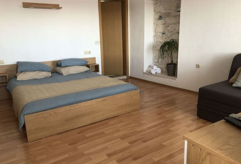 스탠다드 트리플 룸, Guest House Dijana