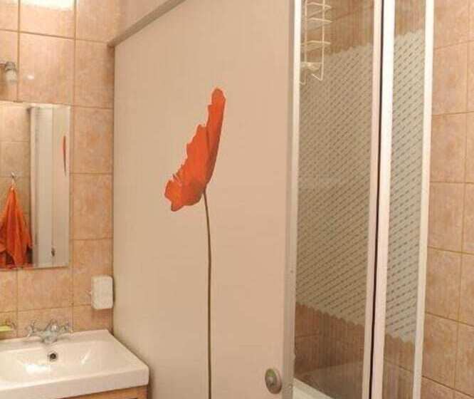 سرير فى غرفة مشتركه, Old Flat Hostel Na Sovetskoy