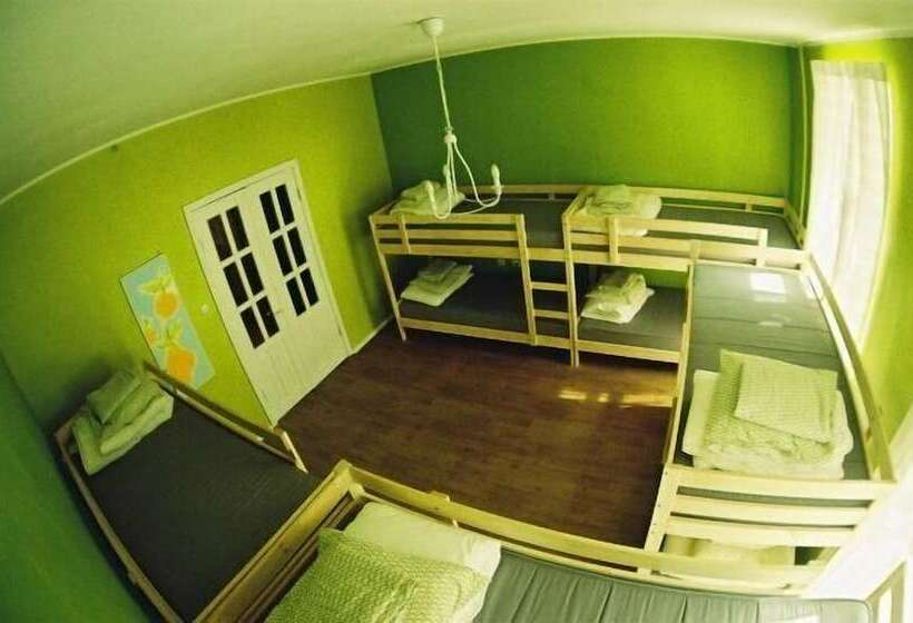 سرير فى غرفة مشتركه, Old Flat Hostel Na Sovetskoy