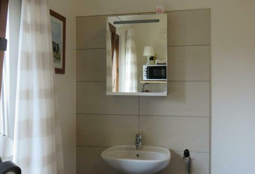 标准间, Rene's B&b