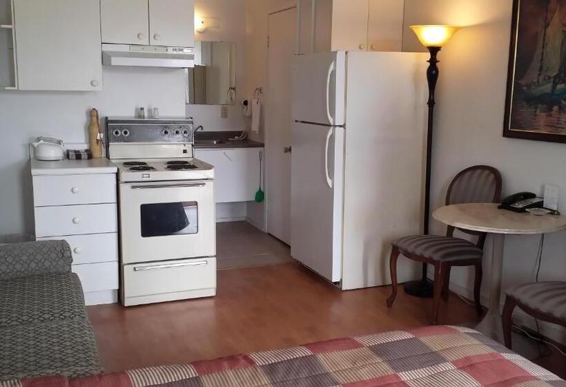 Семейный Номер, Motel Iberville
