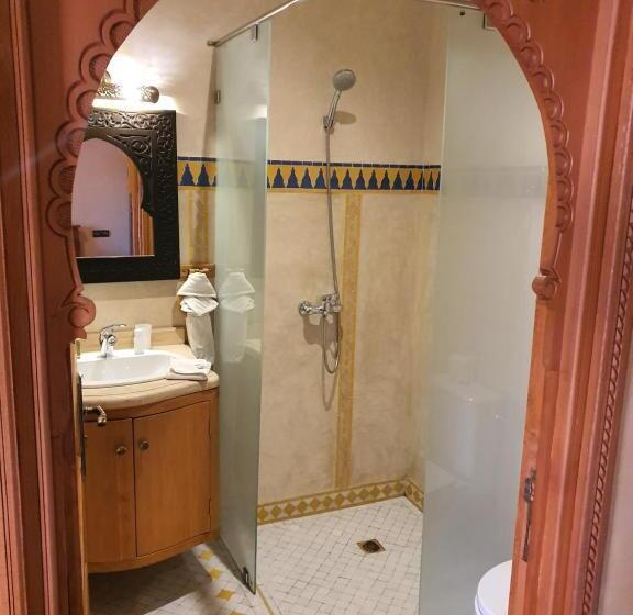Quarto Estandar, Riad Zaki