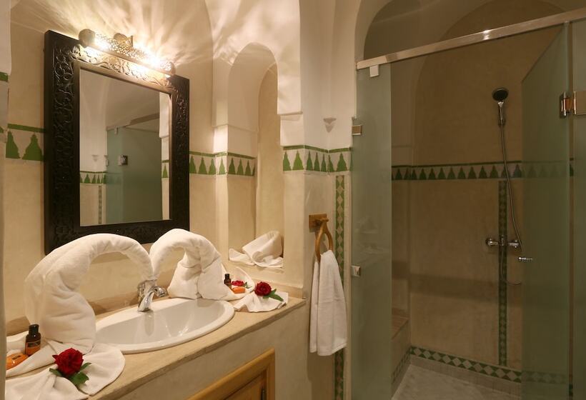 Habitación Triple Deluxe, Riad Zaki
