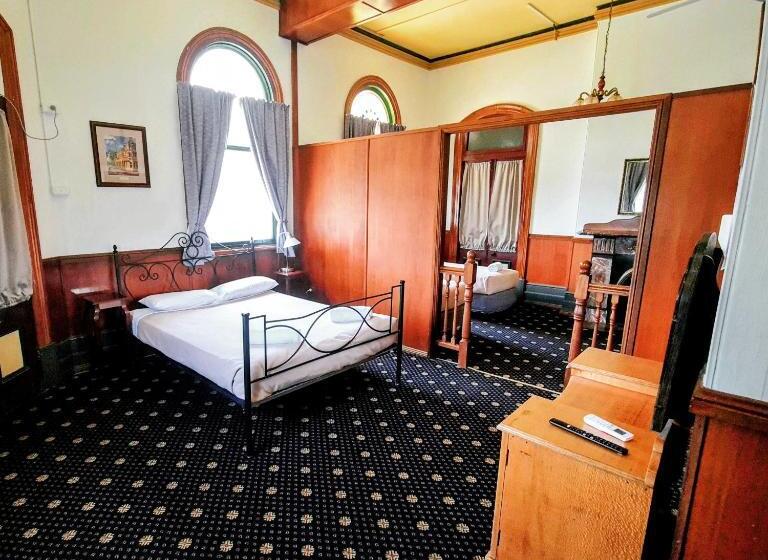 リバービュースイート, Criterion Hotel Motel Rockhampton