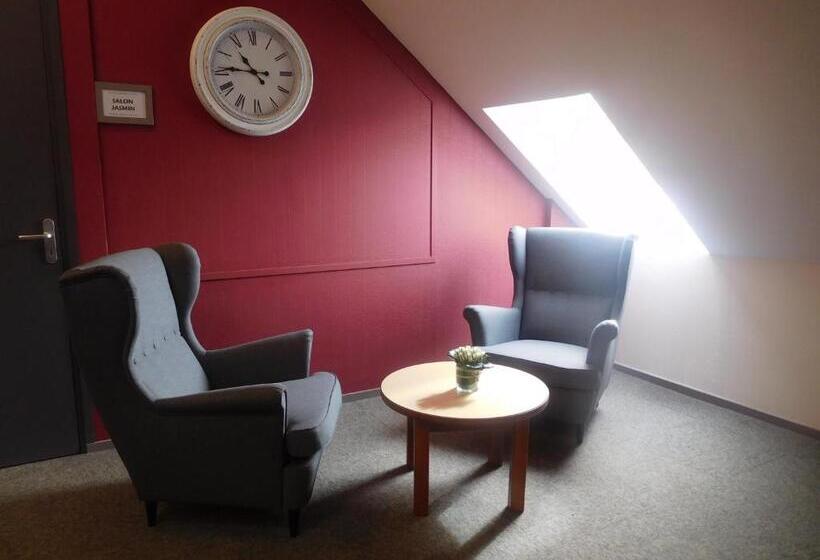 Семейный Номер, Au Relais De L Oust