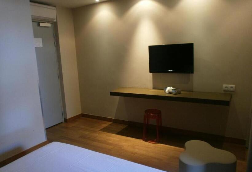 اتاق اجرایی با چشم‌انداز دریا, Hôtel Bor