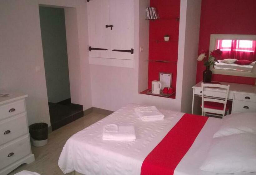 Номер Стандарт Трехместный, Chambres D Hotes Les Chiens Verts, Jardin, Terrasse, Parking Privé