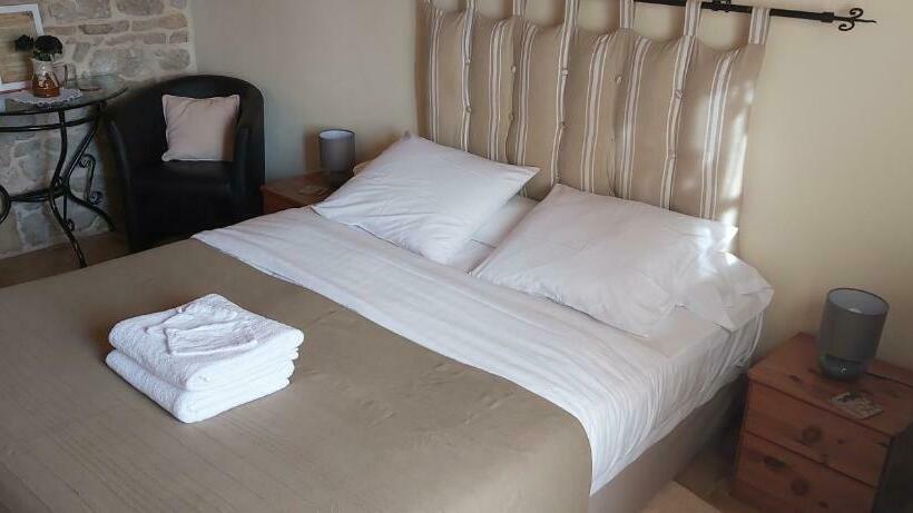 Номер Стандарт Вид на Сад, Chambres D Hotes Les Chiens Verts, Jardin, Terrasse, Parking Privé