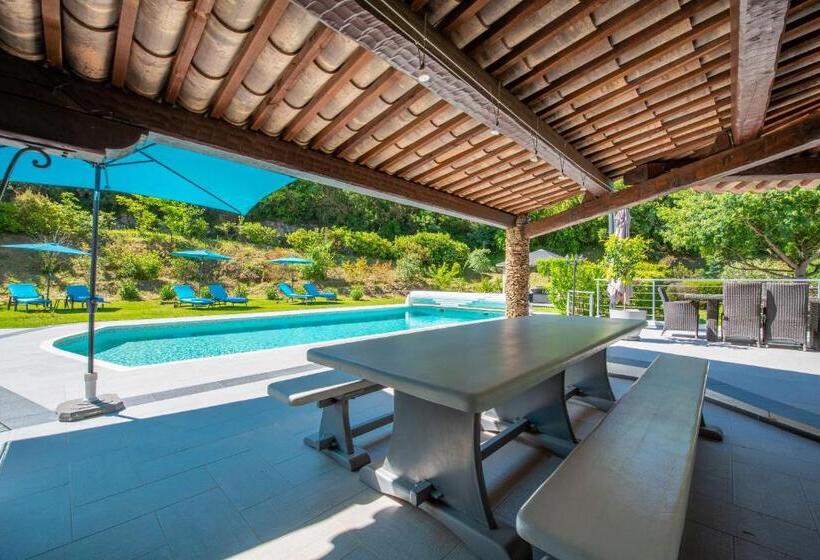 Номер Стандарт, Le Joyau Du Golfe De St Tropez