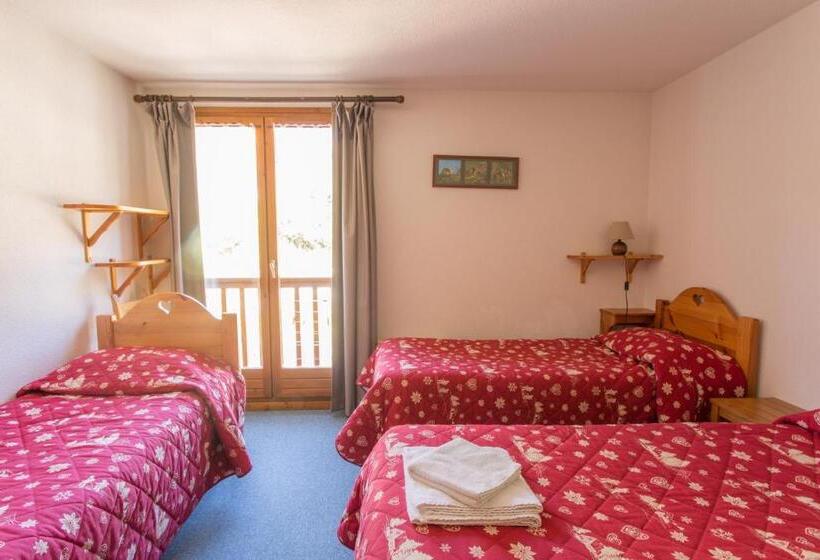 Номер Стандарт Трехместный, Hôtel L Echaillon