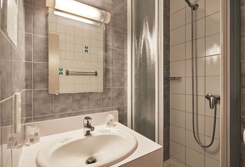 Номер Стандарт, Cit Hôtel Le National