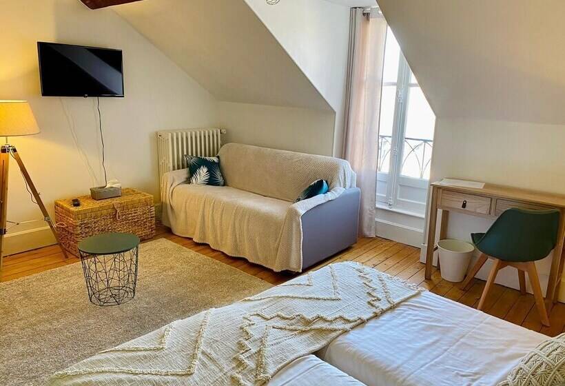 Семейный Номер, Logis Hotel La Tourelle Du Beffroi