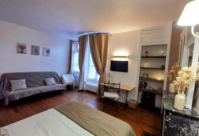 Семейный Номер, Logis Hotel La Tourelle Du Beffroi