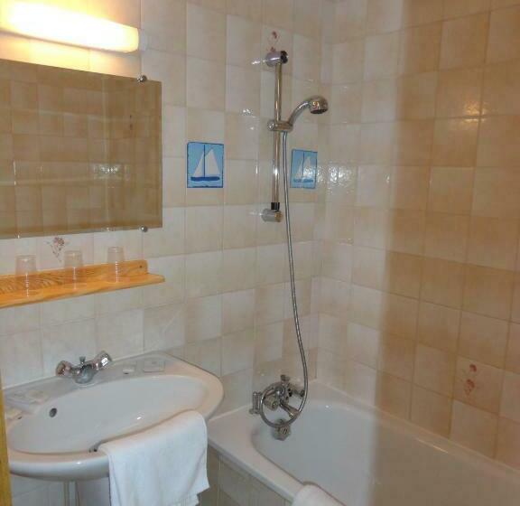 غرفة قياسية ثلاثية, Escal Hôtel