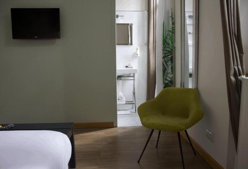Номер Стандарт, Hôtel Absolu